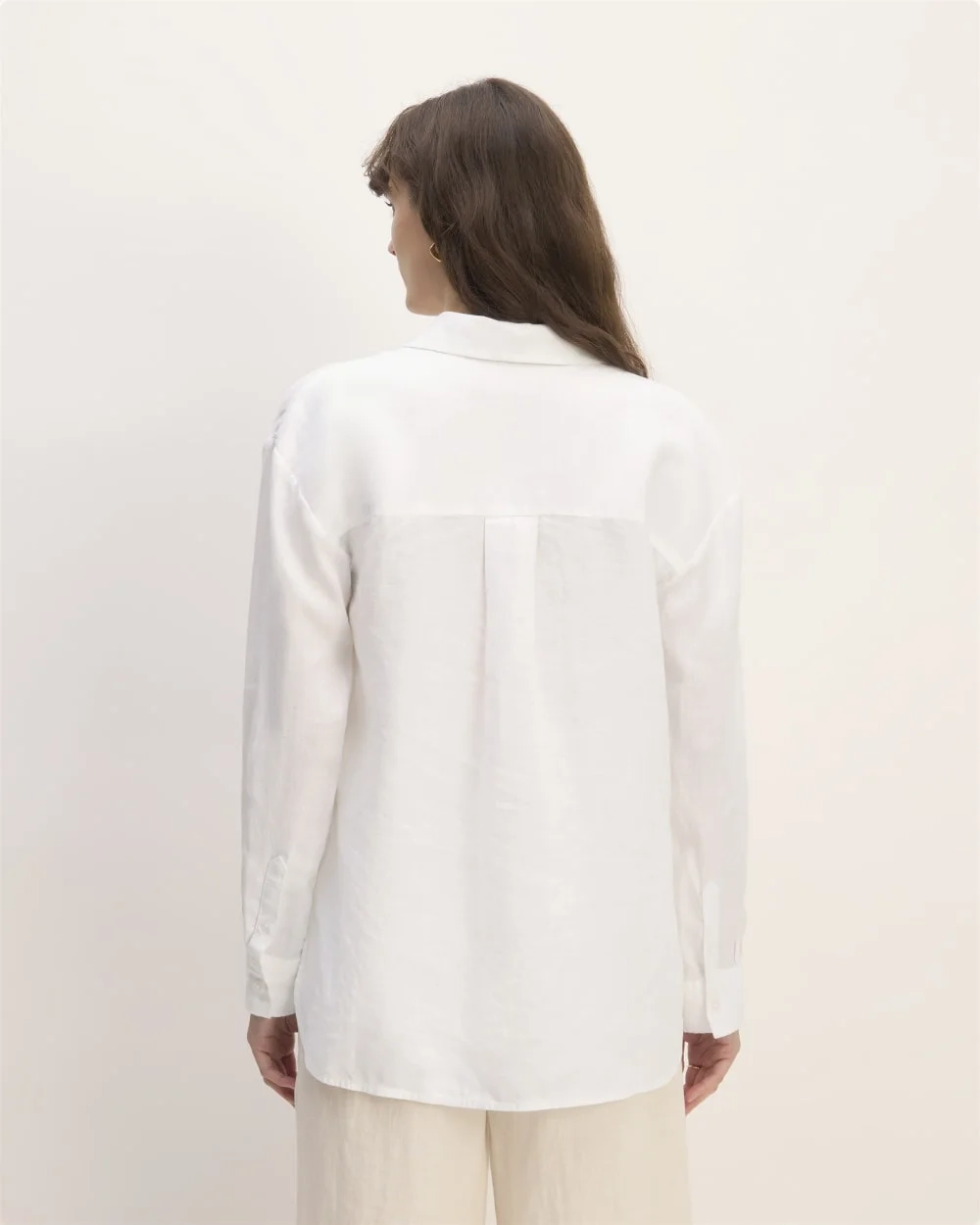 The Boyfriend Shirt in Linen | White (3)