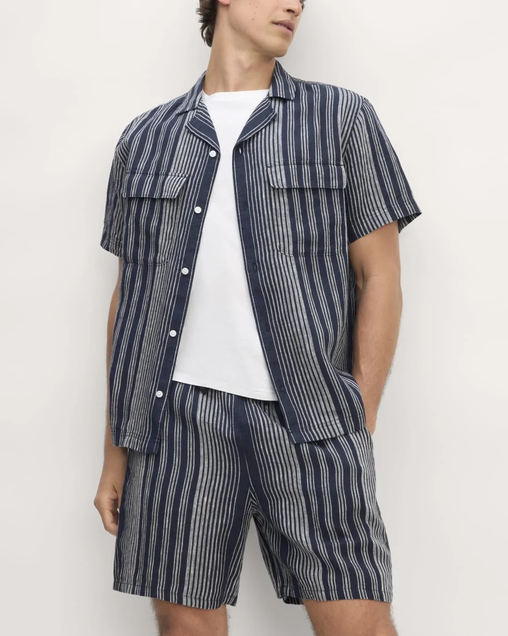 The Resort Shirt in Linen | Navy / Bone (2)