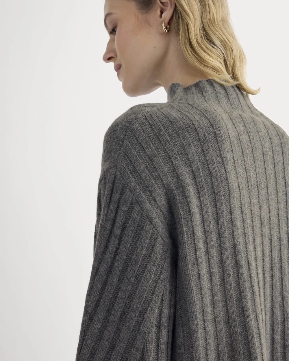 Funnel-Neck Sweater in Wool Cashmere | Heather Charcoal (4)
