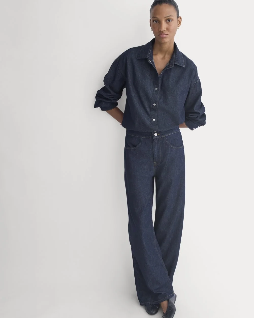 Everlane x Elena Bonvicini Crescent Barrel Jean | Deep Bay Indigo (2)