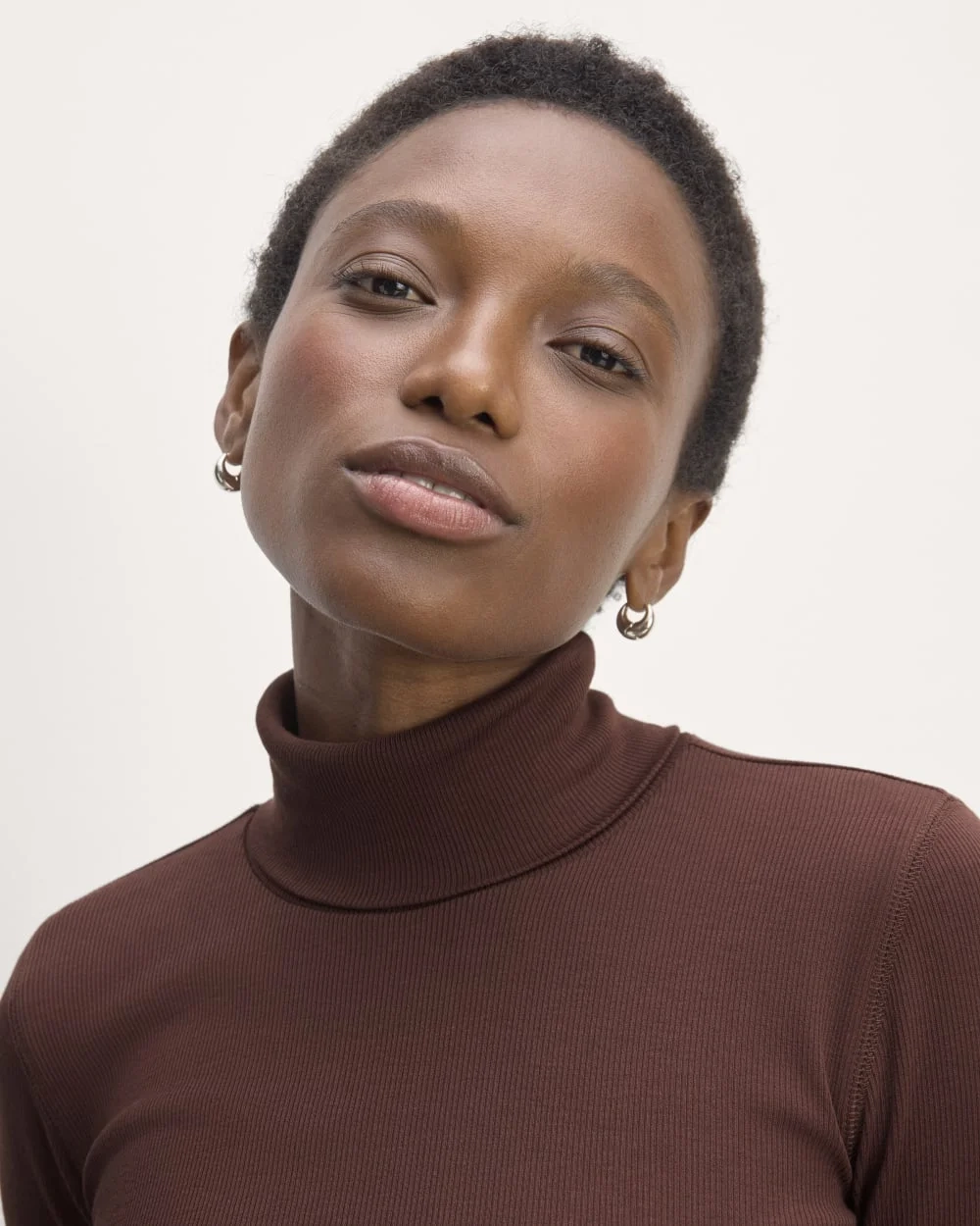 The Luxe Rib Turtleneck | Dark Mahogany (3)