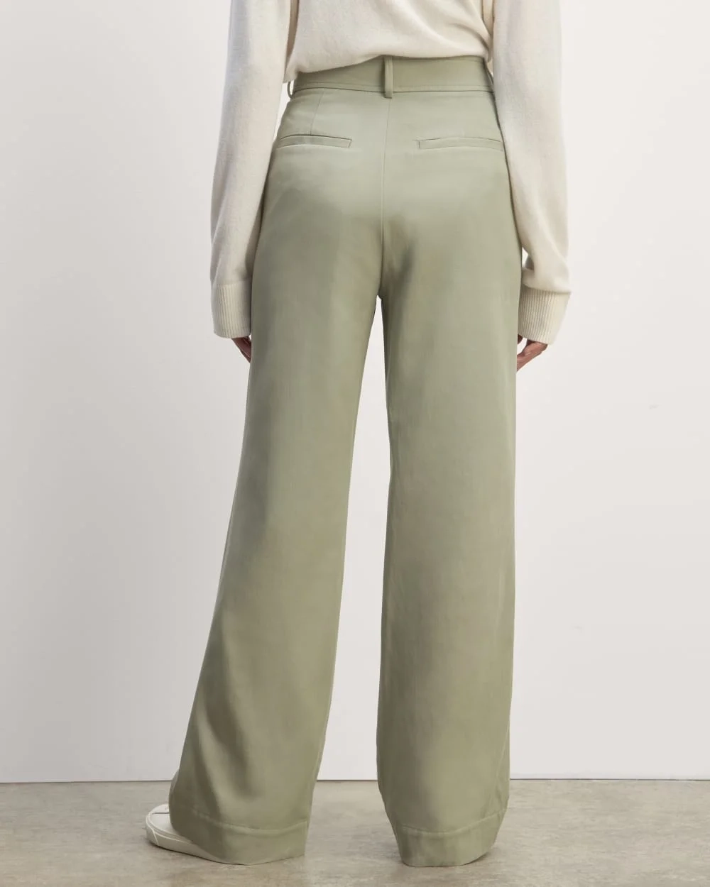 The Draper Pleated Pant in Buttersmooth | Seagrass | 30" Inseam (2)
