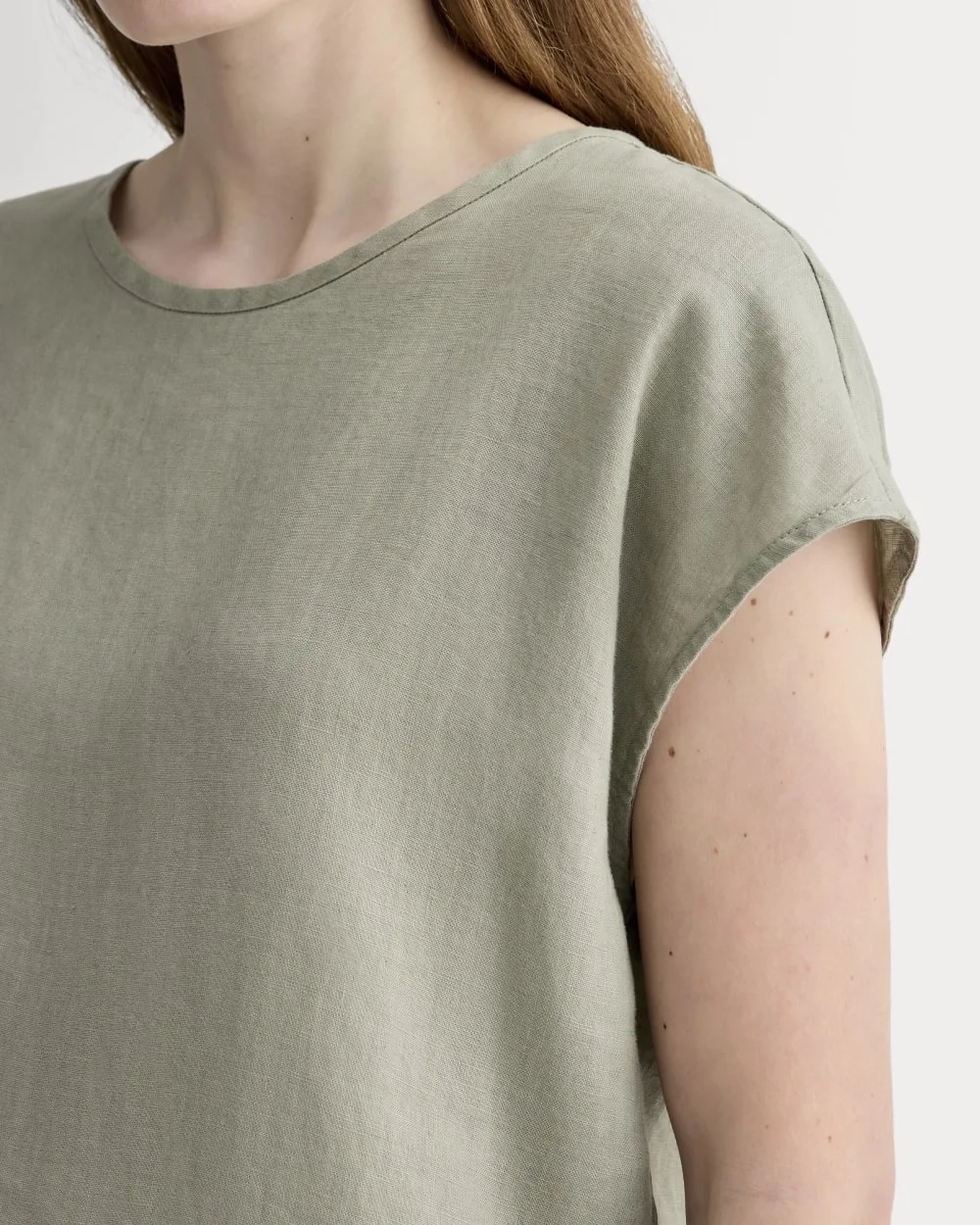 The Muscle Top in Linen | Sage Green (2)