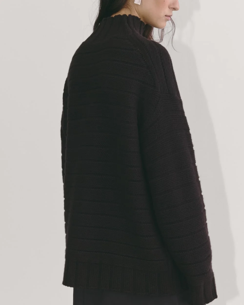 The Oversized Turtleneck in Luxe Merino | Black (4)