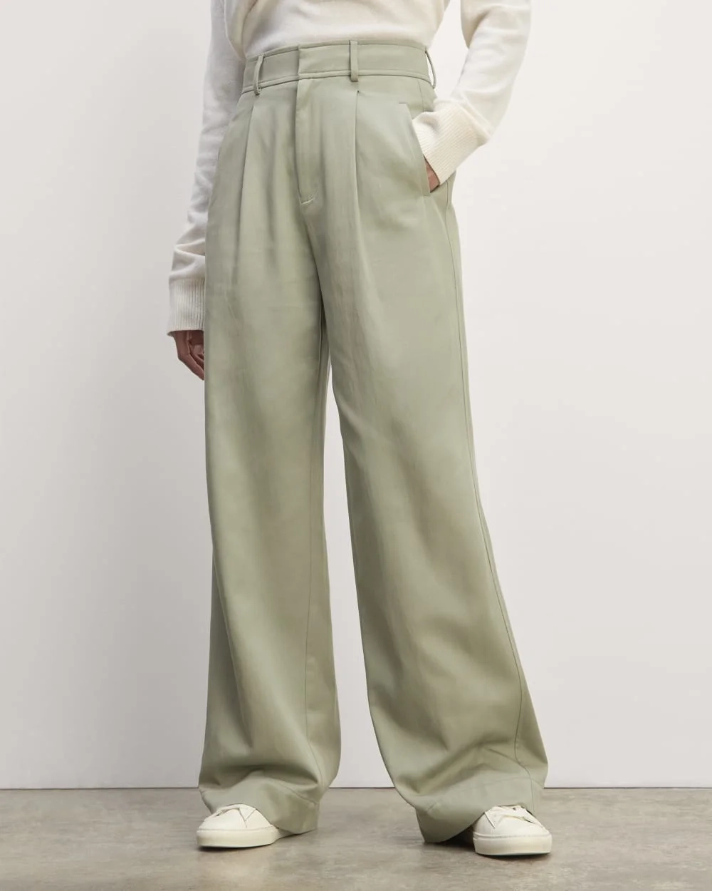 The Draper Pleated Pant in Buttersmooth | Seagrass | 30" Inseam (3)