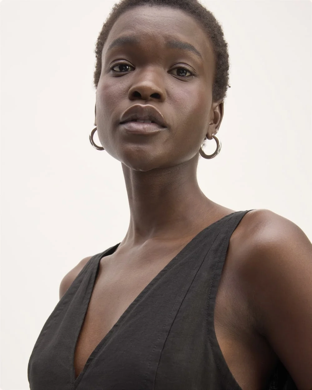 The Linen V-Neck Midi Dress | Black (3)