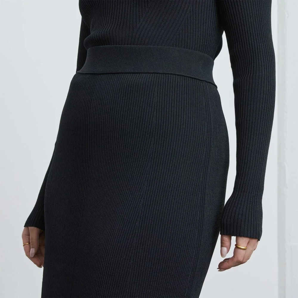 The Ribbed Knit Skirt | Black (3)