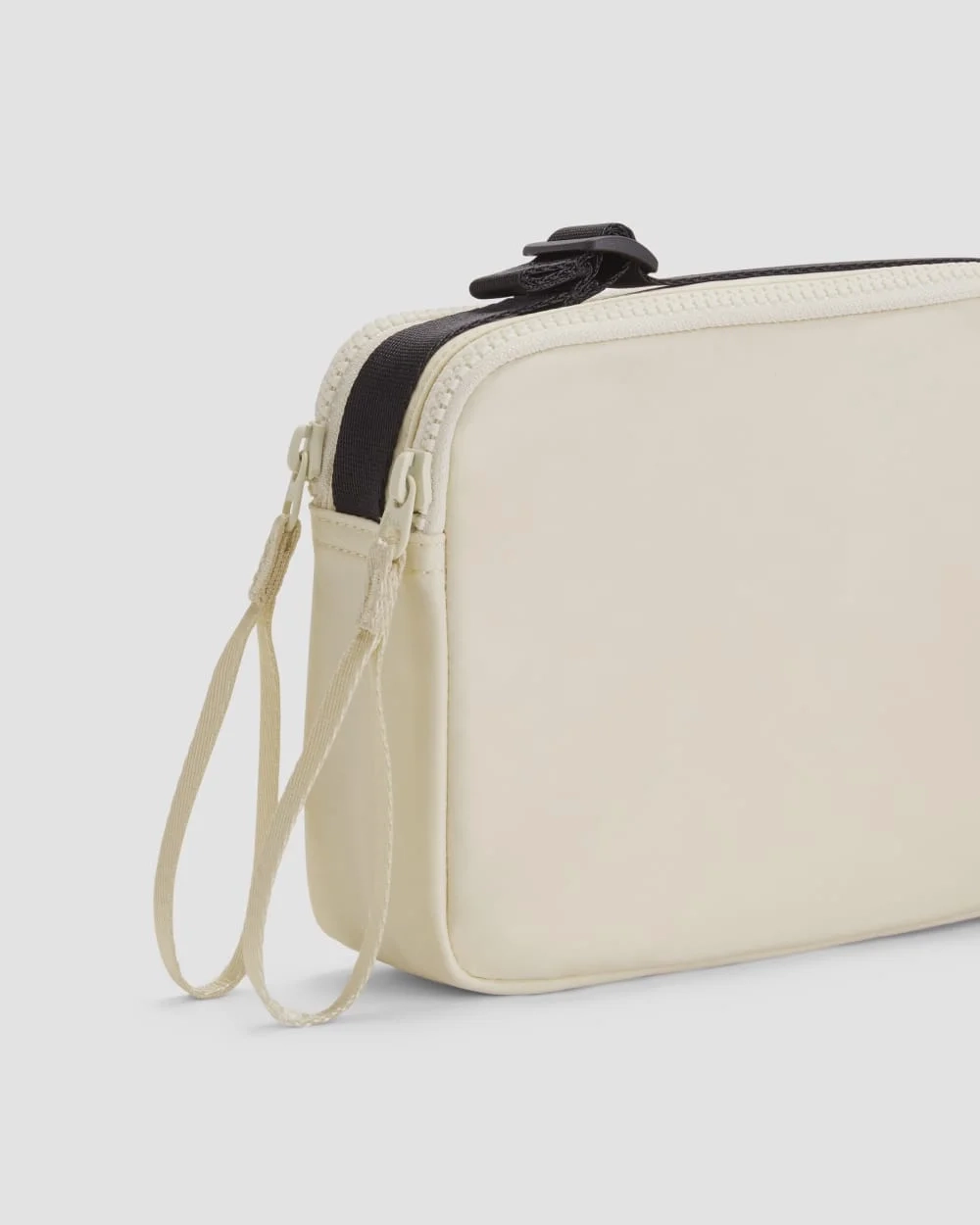 The Recycled Nylon Camera Bag | Parchment (3)
