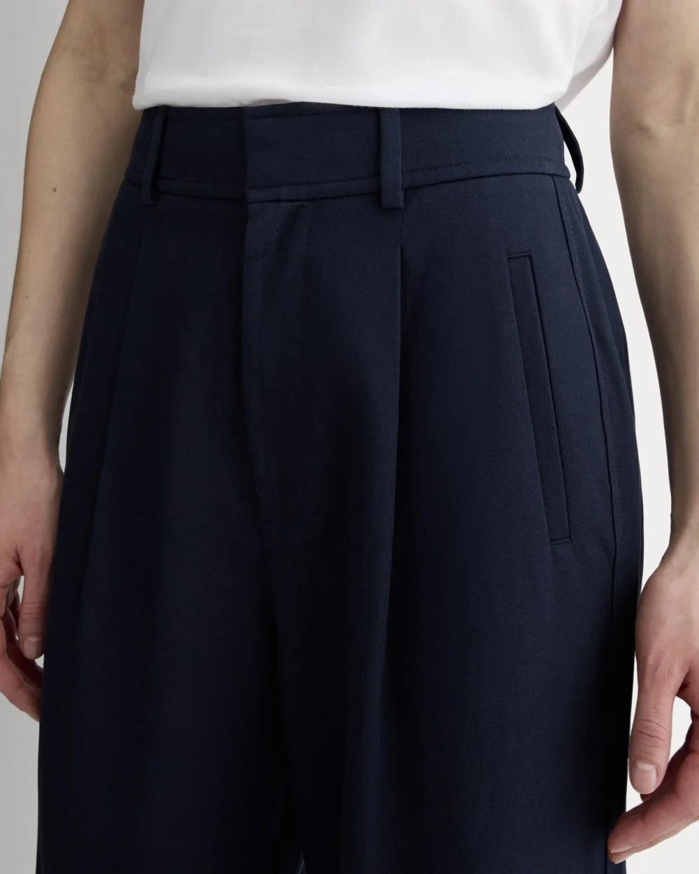 The Draper Pleated Pant in Buttersmooth | Navy | 30" Inseam (3)