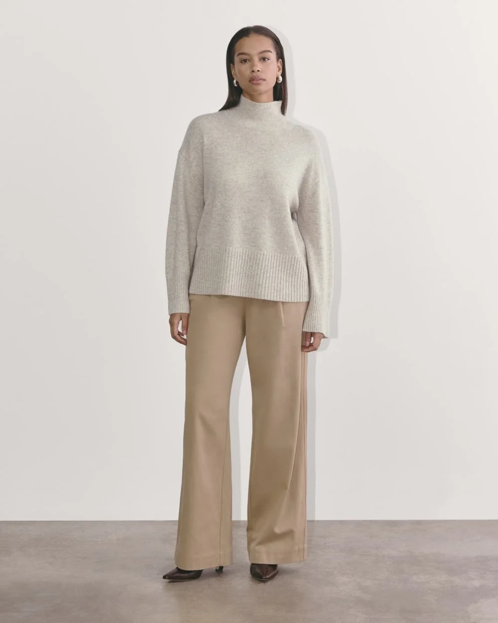The Boxy Turtleneck in Cashmere | Canvas (3)