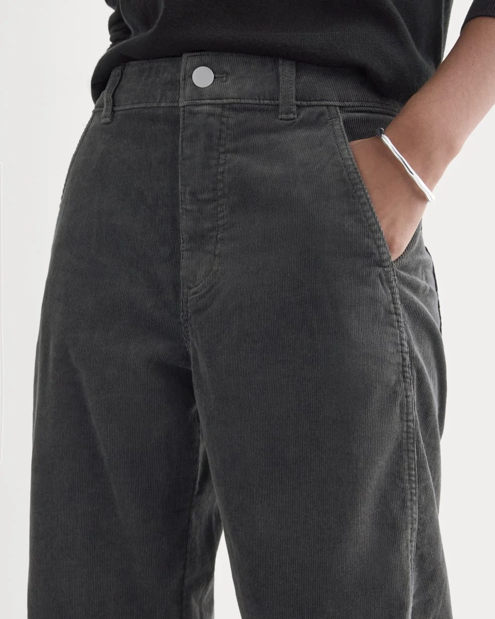 The Utility Barrel in Corduroy | Graphite (4)