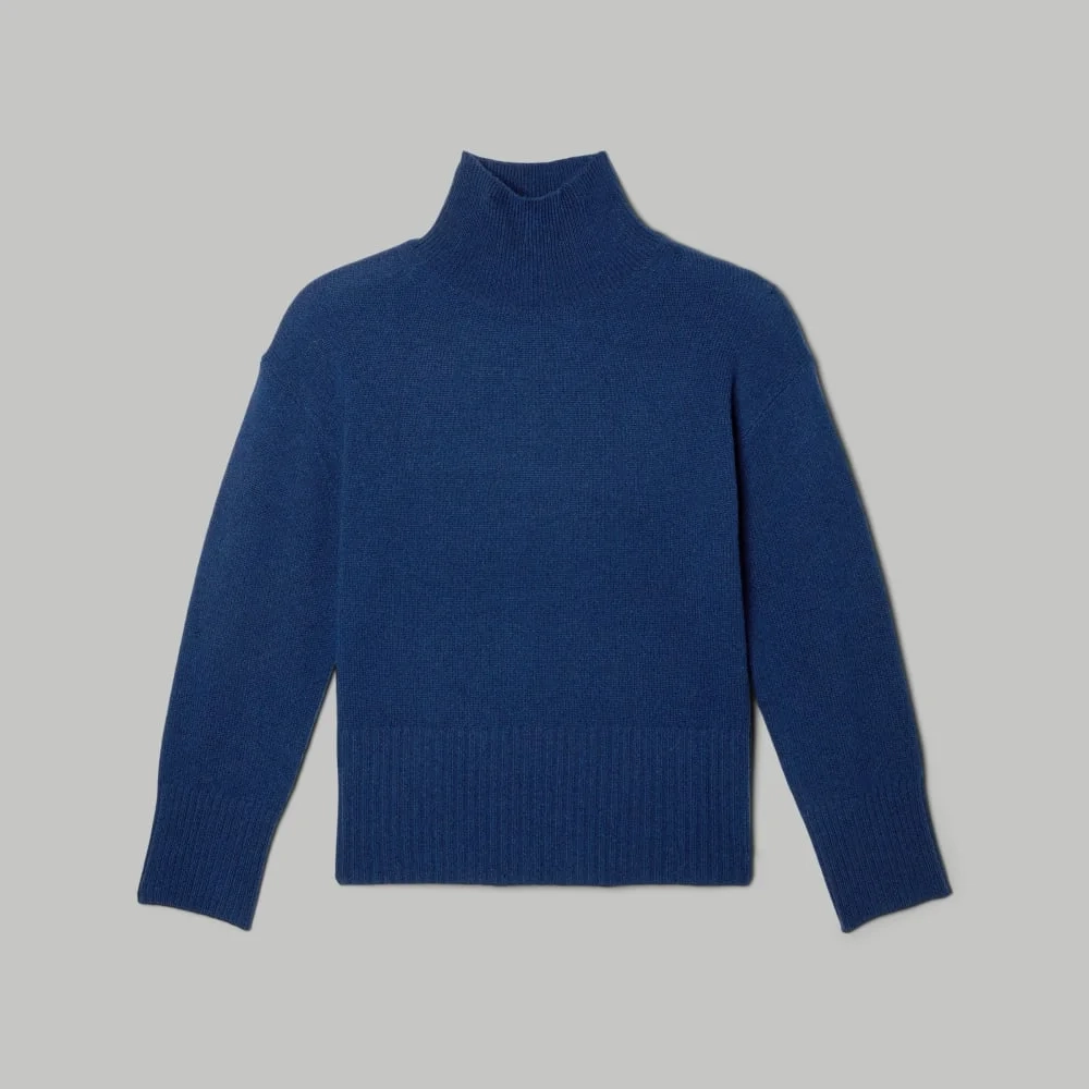 The Cashmere Oversized Turtleneck | Bright Navy (3)