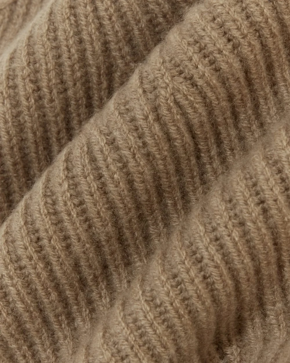 The Cashmere Ribbed Beanie | Tiger's Eye (2)