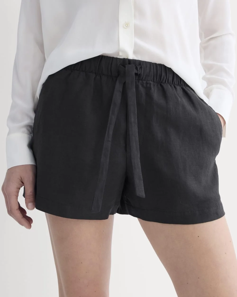 The Drawstring Boxer Short in Linen | Black (4)