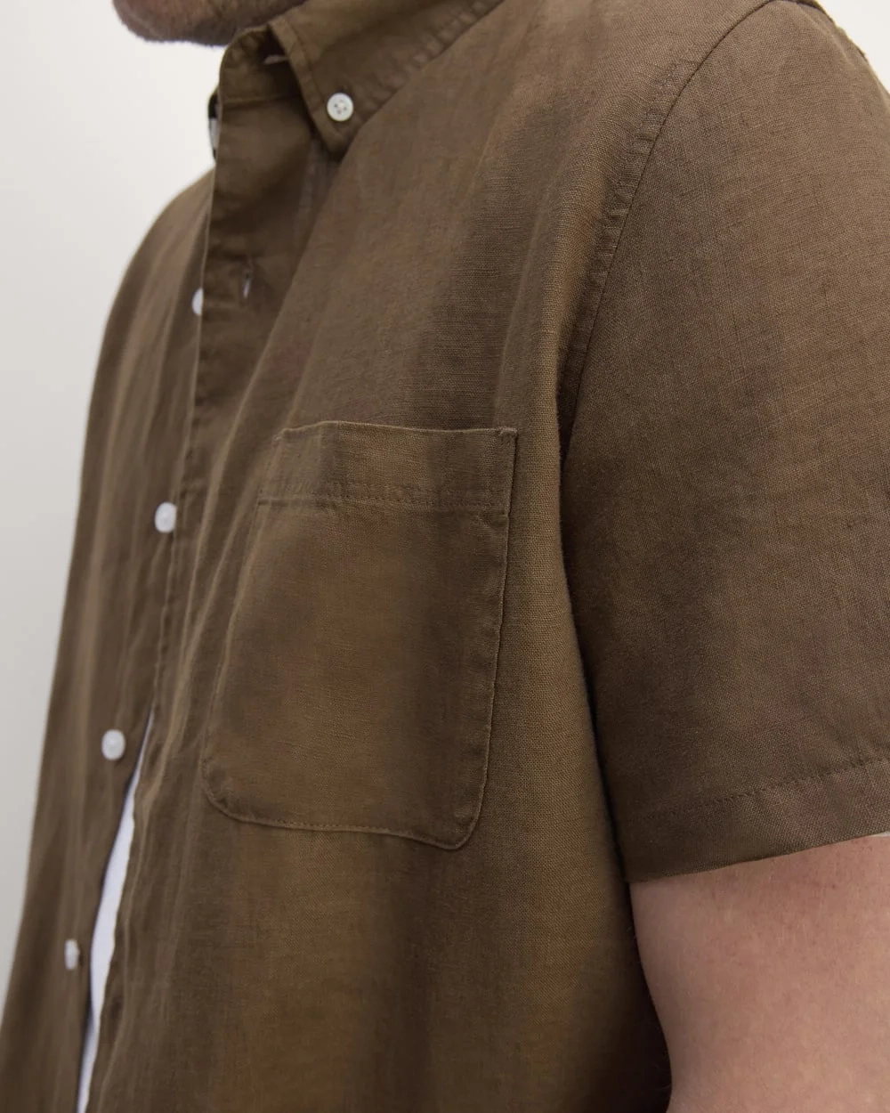 The Classic Short-Sleeve Shirt in Linen | Cocoa (3)