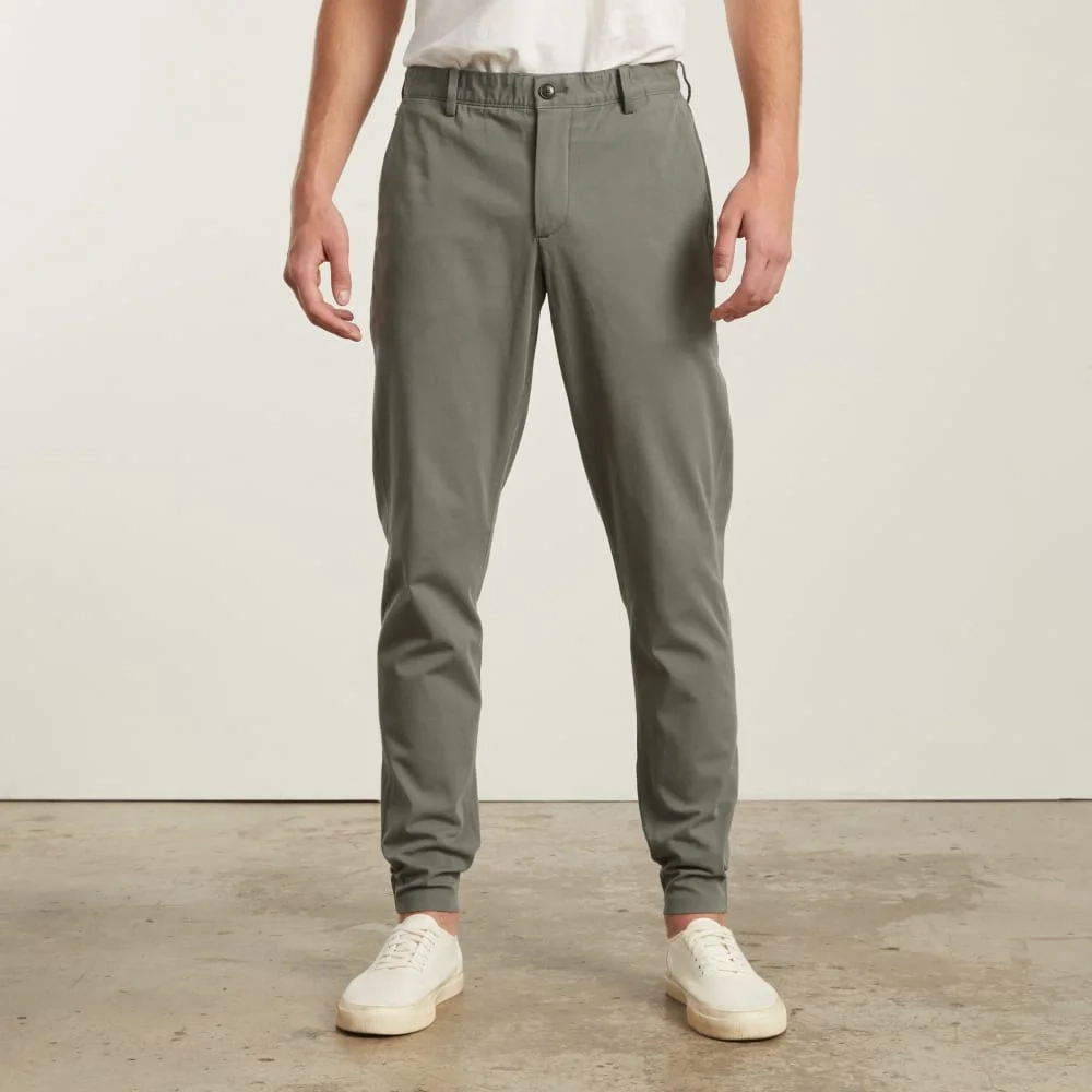 The Performance Traveler Chino | Pewter Green (3)