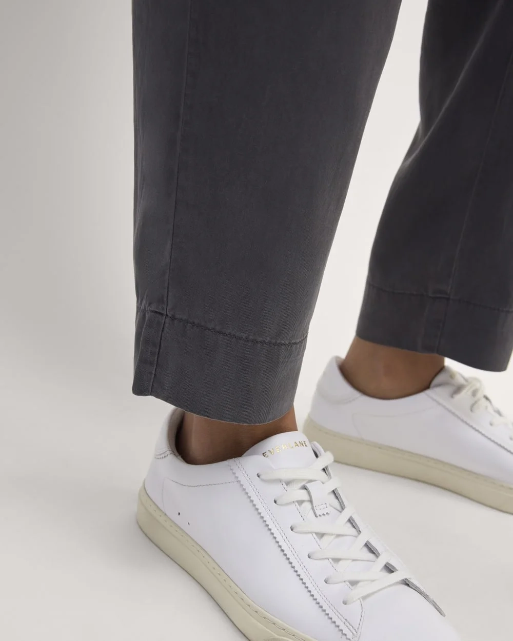 The Tapered Pant in Butterlite | Graphite (3)