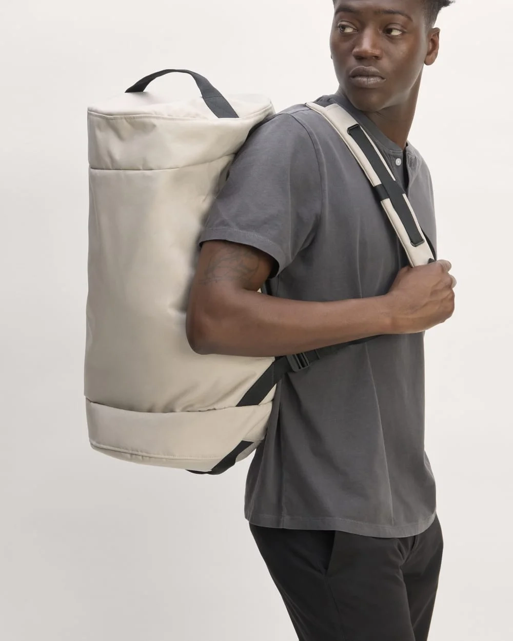 The ReNew Transit 4-Way Duffle | Warm Quartz (4)