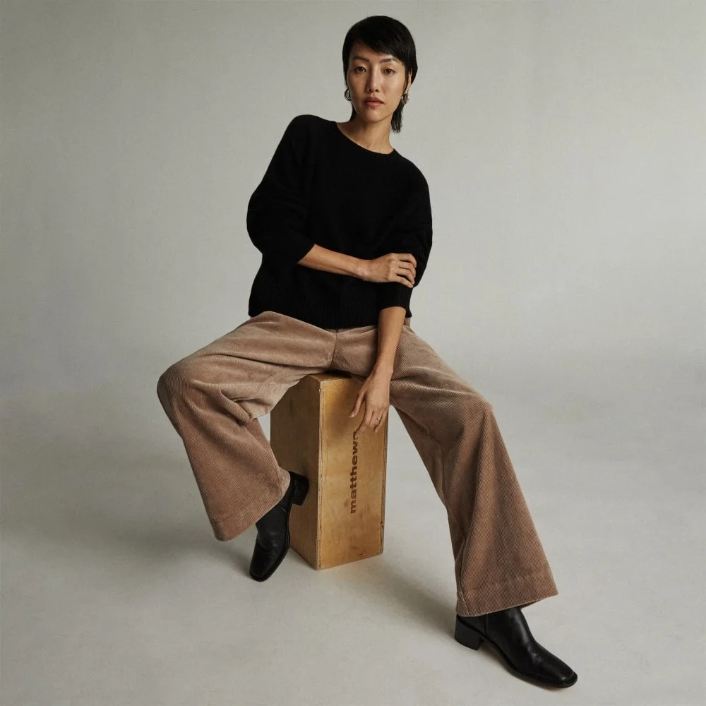The Cashmere Boxy Crew | Black (4)