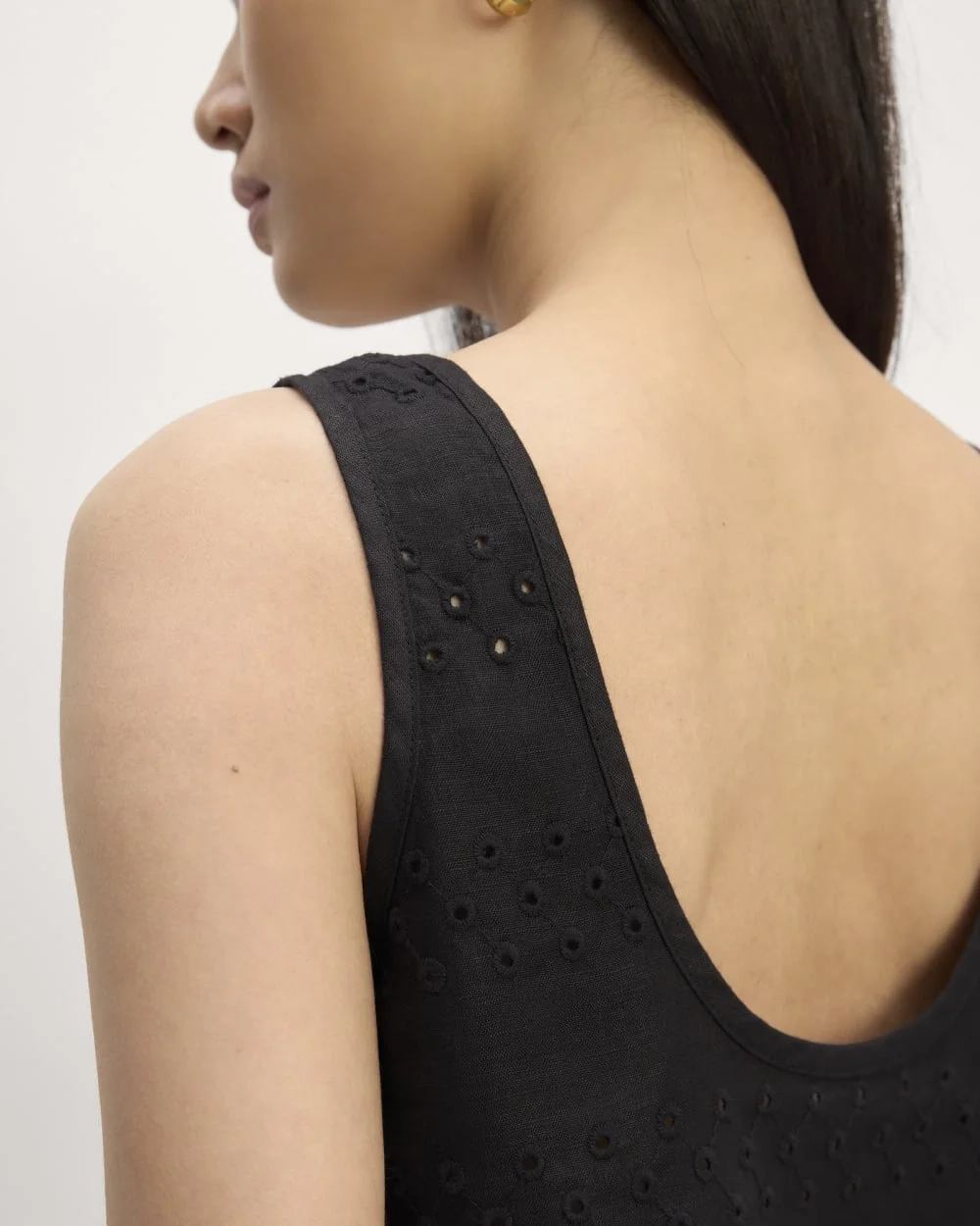 The Linen Eyelet Scoop-Neck Tank | Black Eyelet (4)