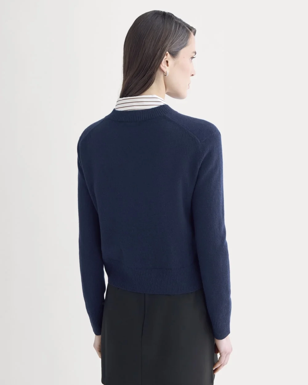 Cashmere Cropped High-V Sweater | Navy (3)
