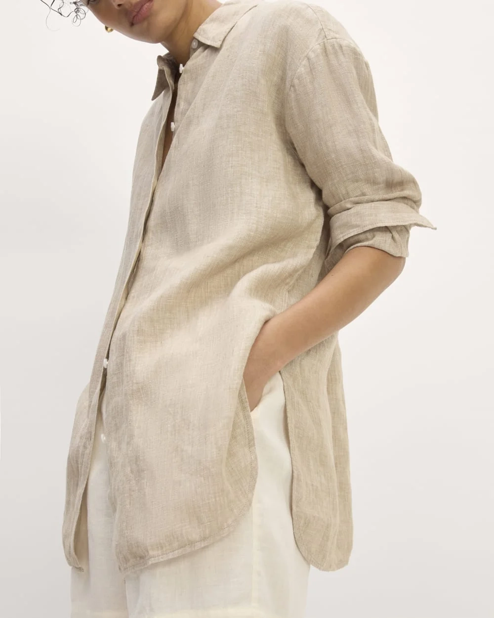 The Boyfriend Shirt in Linen | Cornstalk Chambray (3)