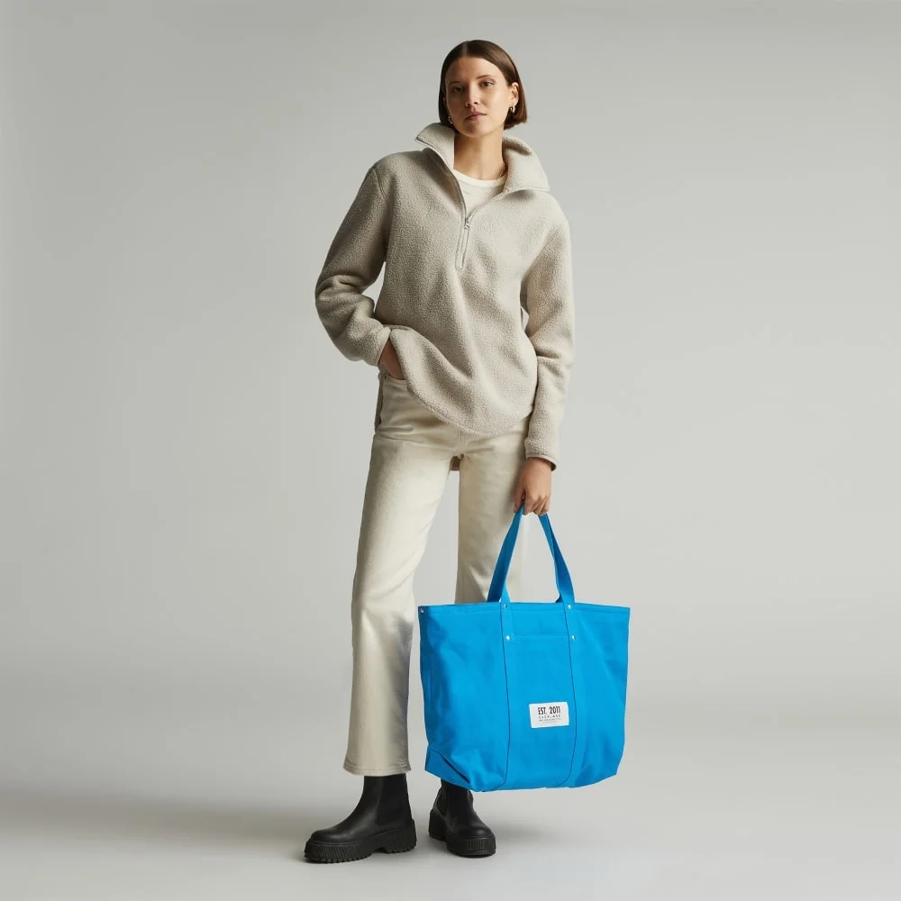 The Organic Canvas Weekender | Brilliant Blue (2)