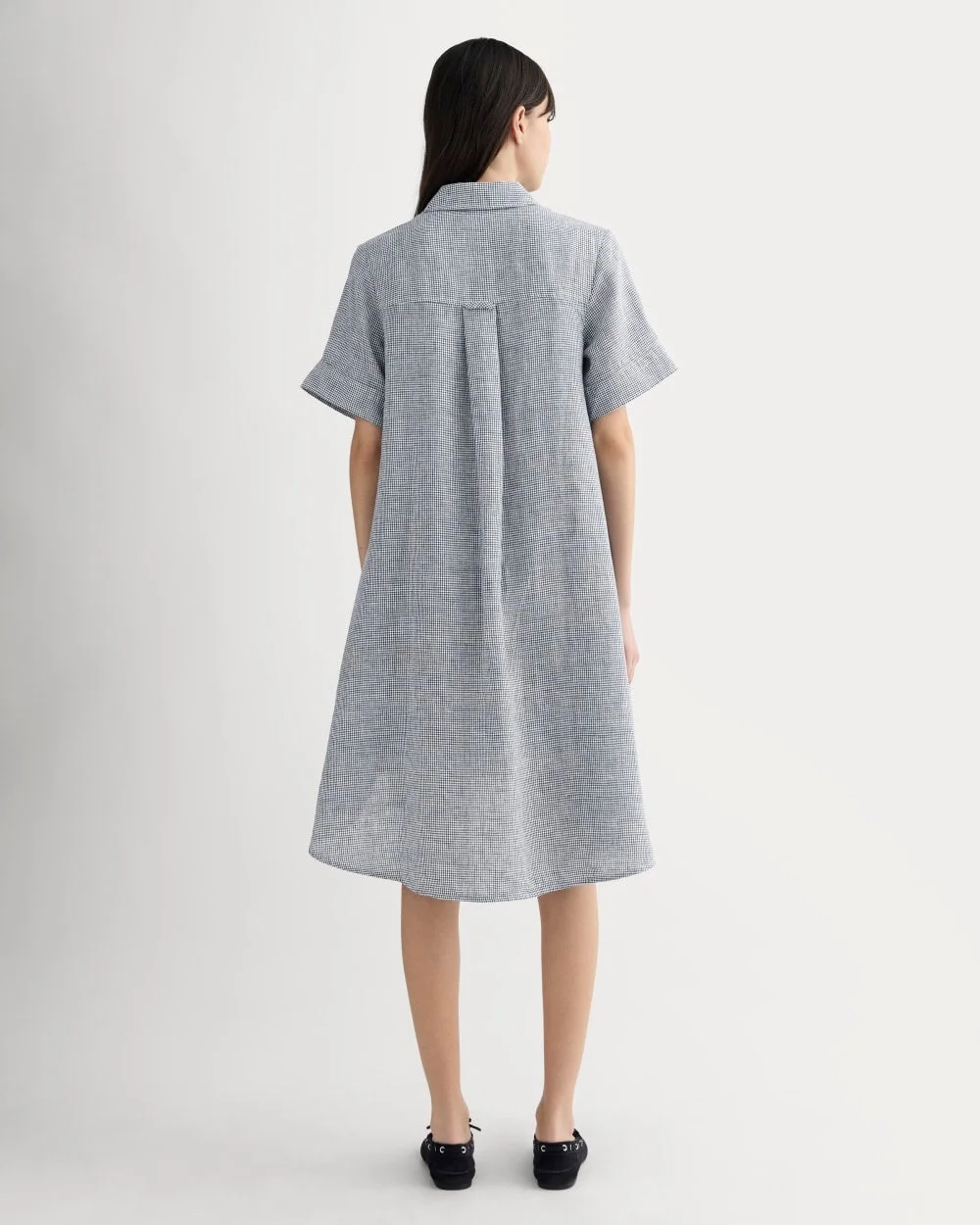 The Daytripper Dress in Linen | Midnight Navy Gingham (3)