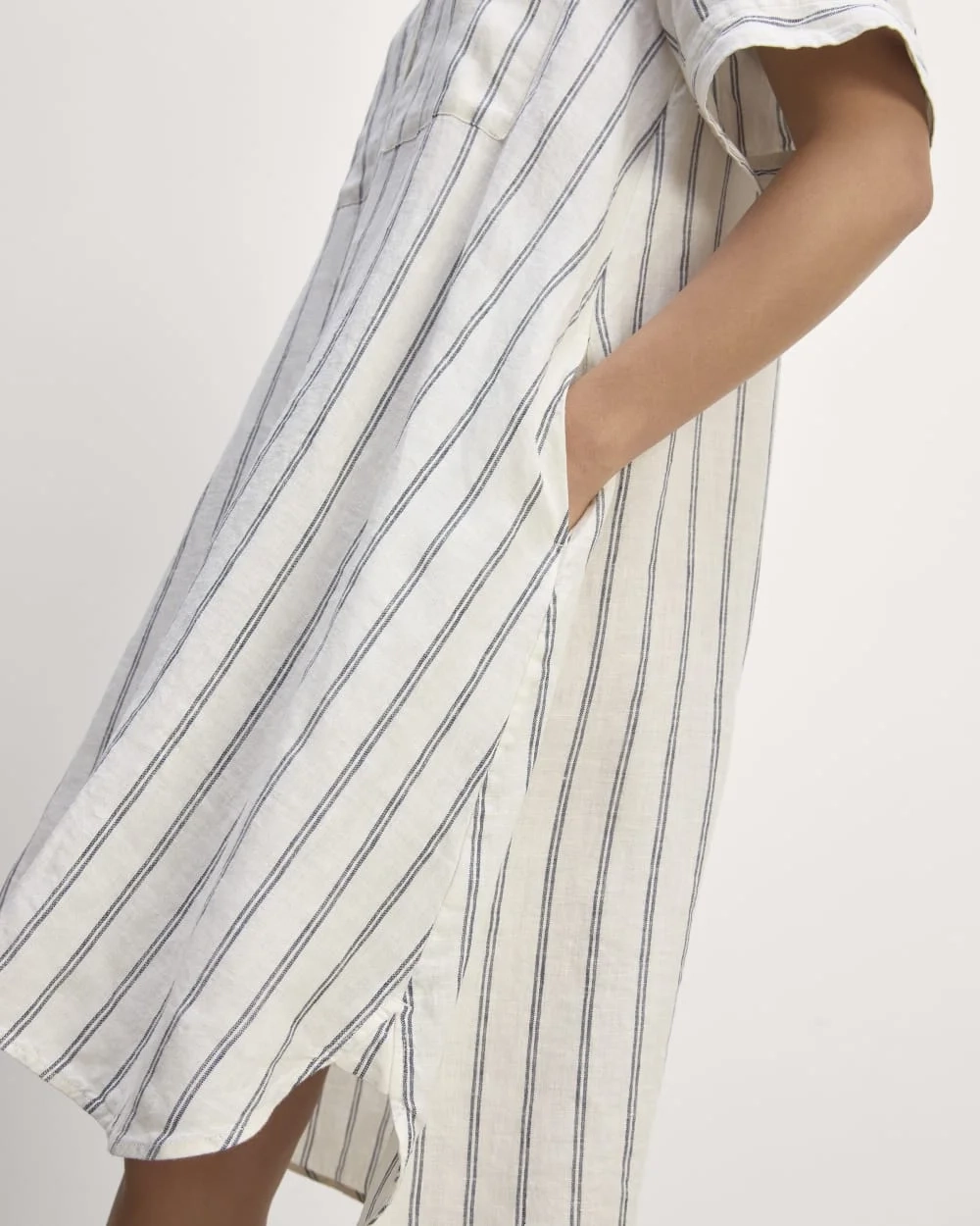 The Daytripper Dress in Linen | Bone/Navy (4)