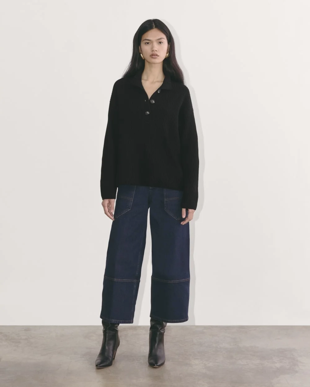 The Cocoon Henley in Wool Cashmere | Black (4)