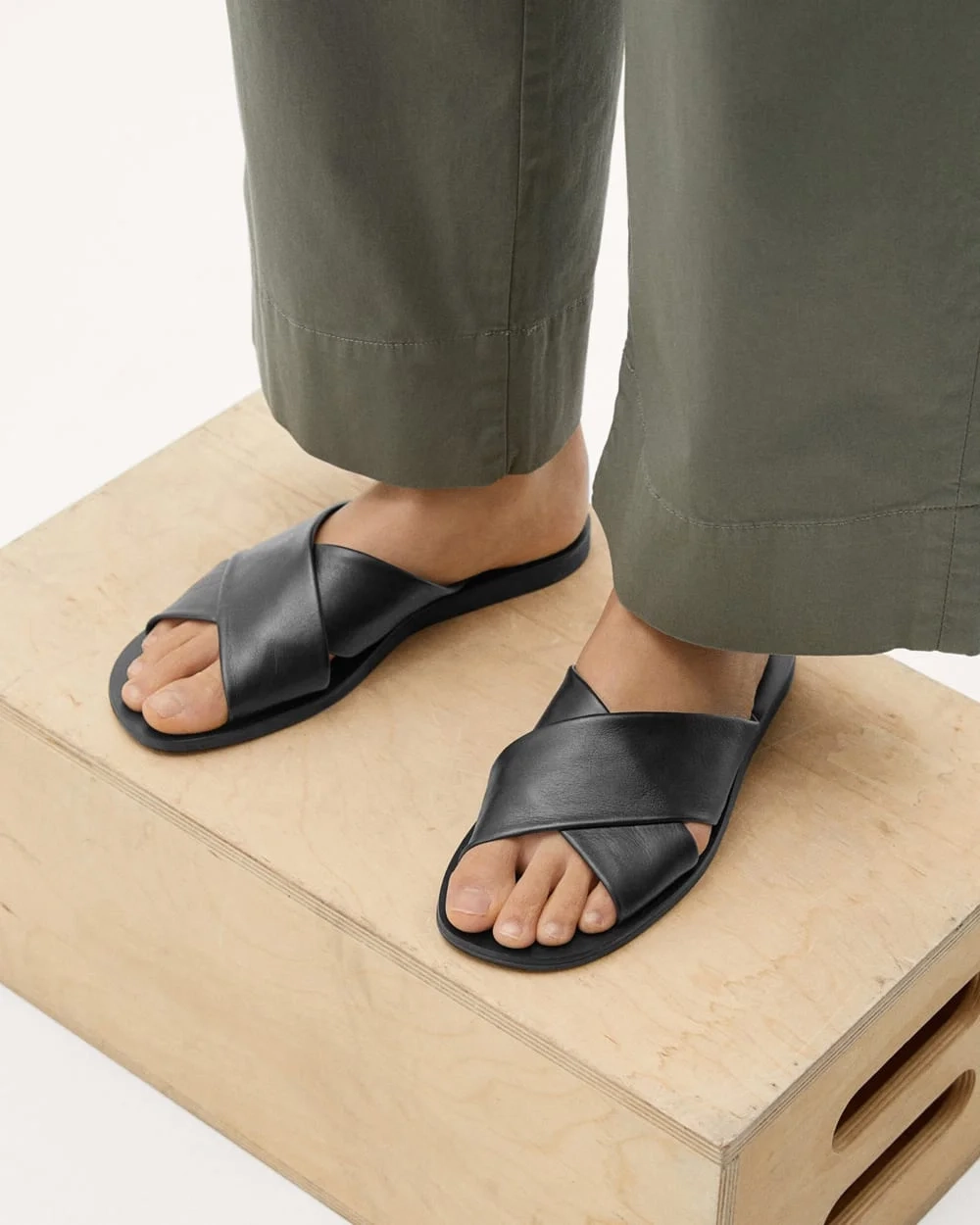 The Day Crossover Sandal | Black (4)