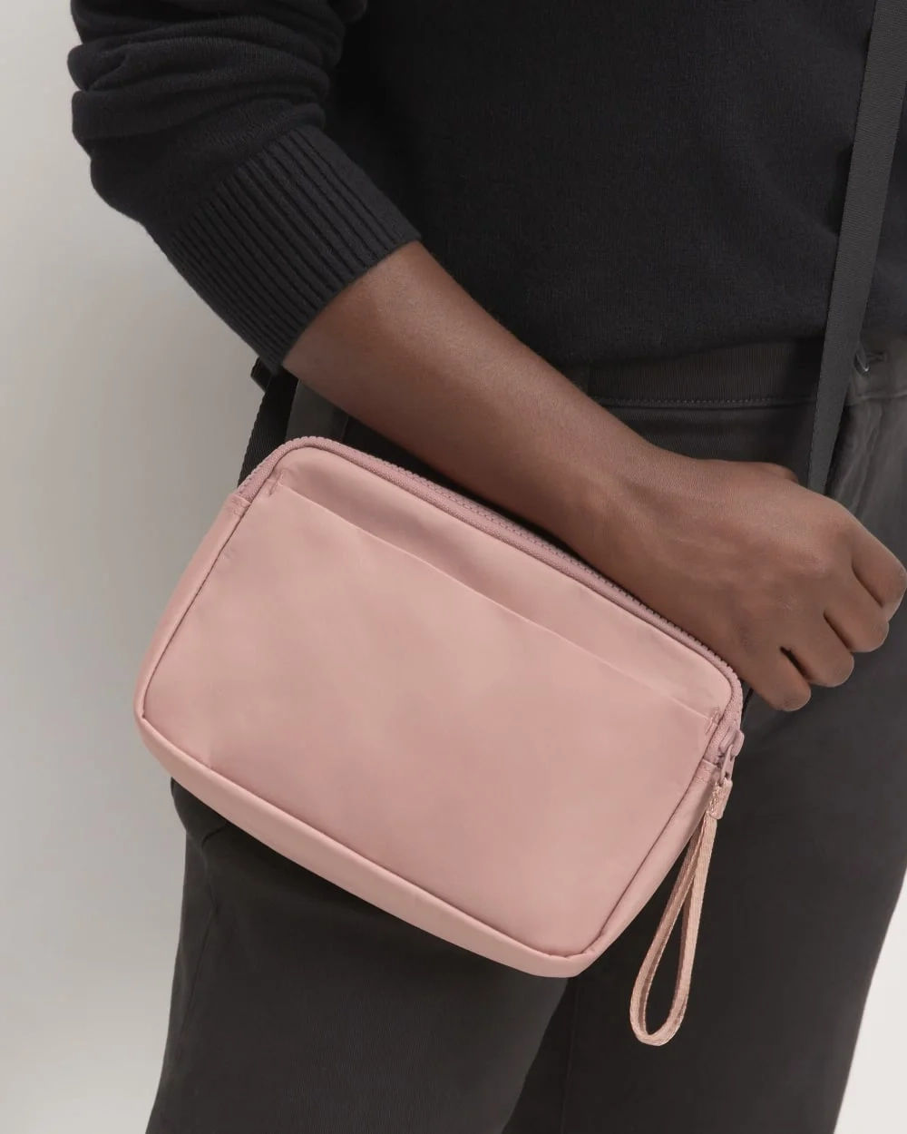 The Recycled Nylon Camera Bag | Light Rose (4)