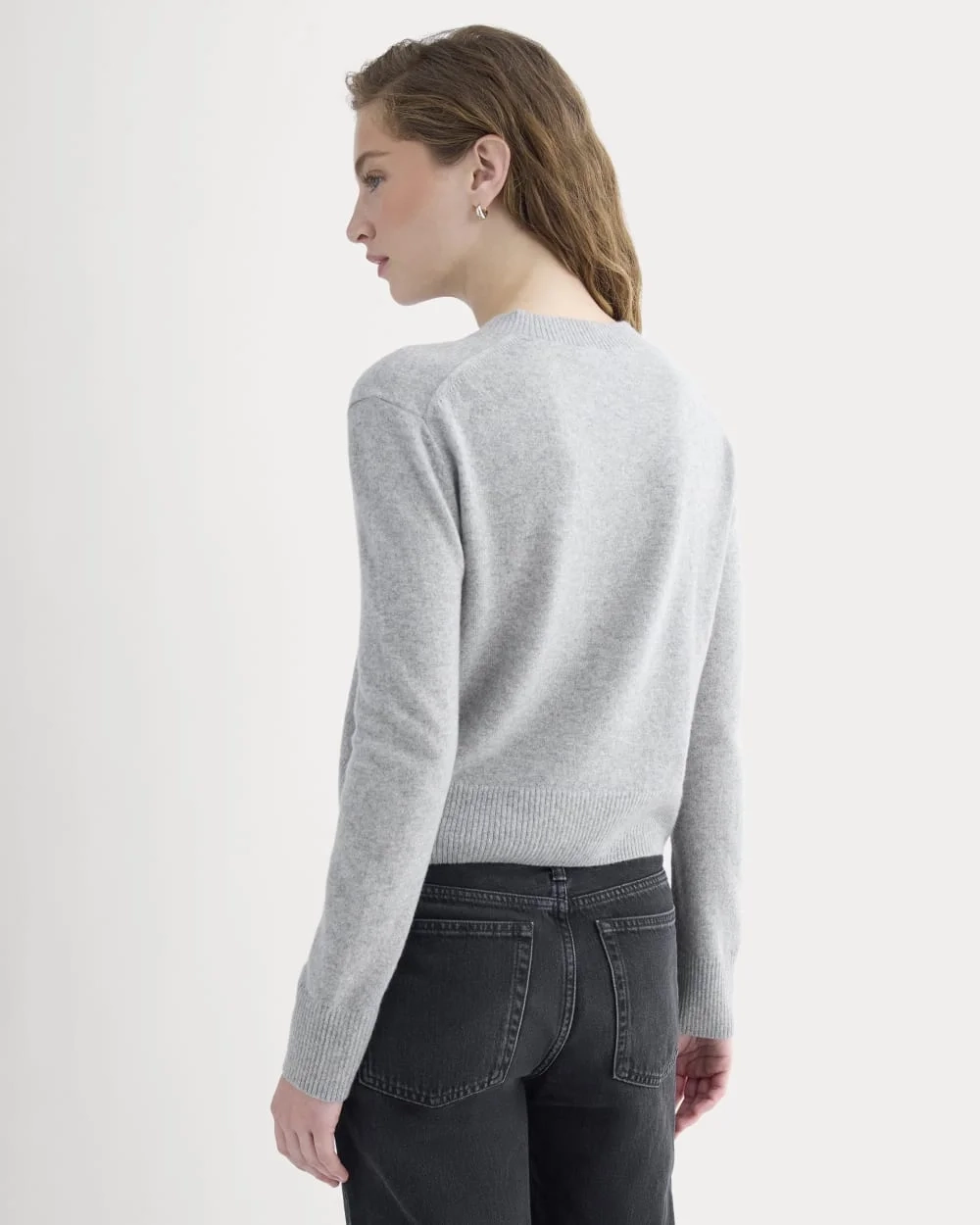 Cashmere Cropped High-V Sweater | Light Heather Grey (2)