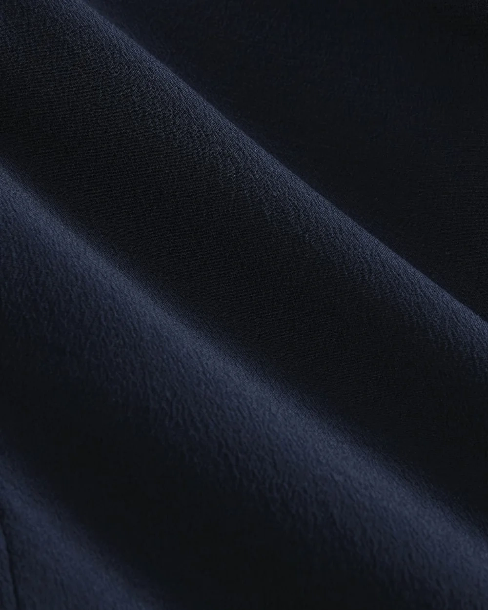 The V-Neck Blouse in Washable Silk | Navy (3)