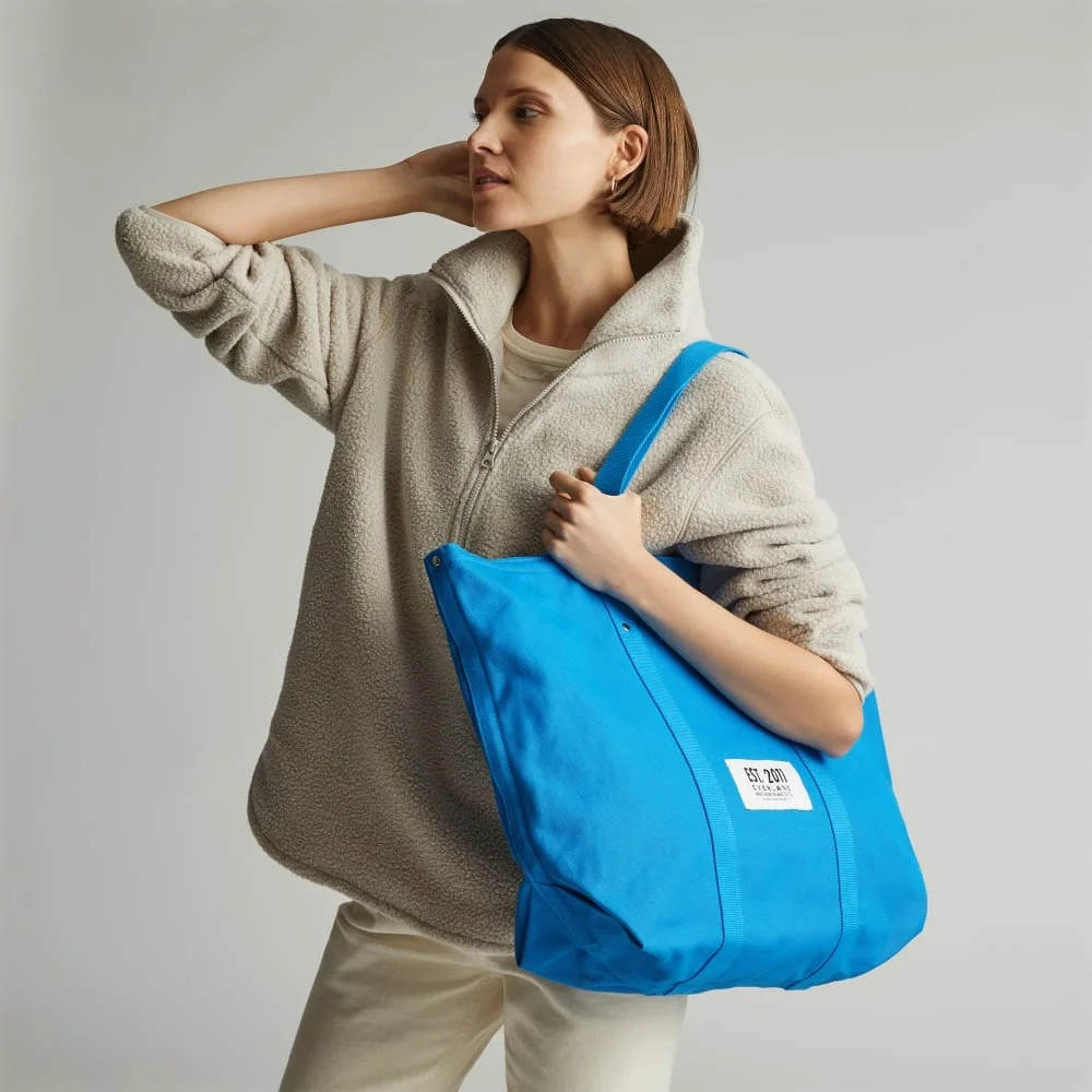 The Organic Canvas Weekender | Brilliant Blue (3)