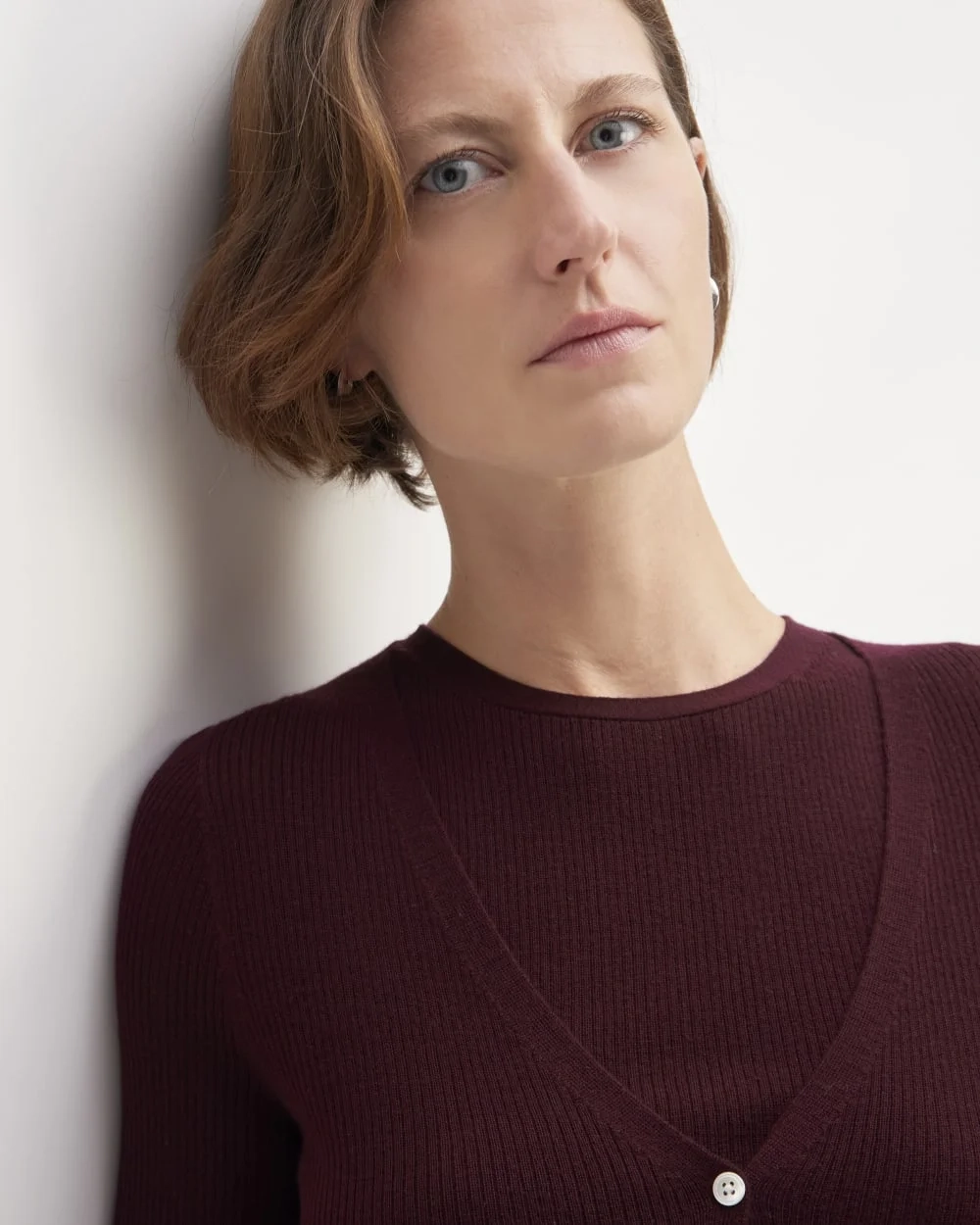 The Cardigan in Ultrasoft Merino | Burgundy (2)