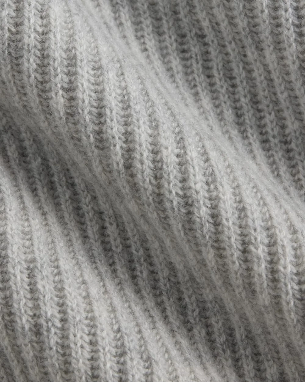The Fisherman Crew in Wool Cashmere | Light Heather Grey (3)