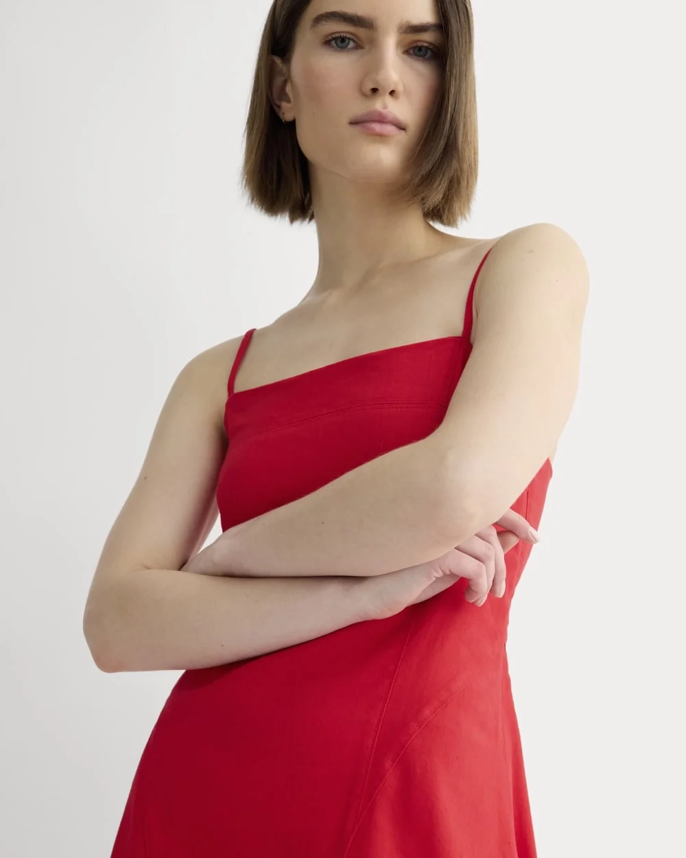 The Seamed Dress in Stretch Linen | Classic Red (4)