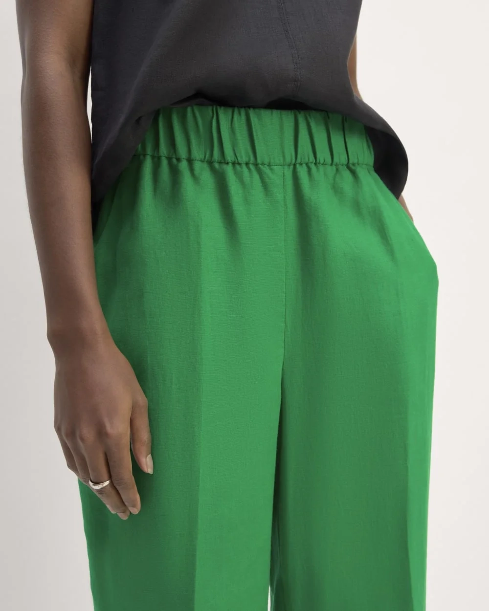 The Linen Easy Pant | Grass Green (4)