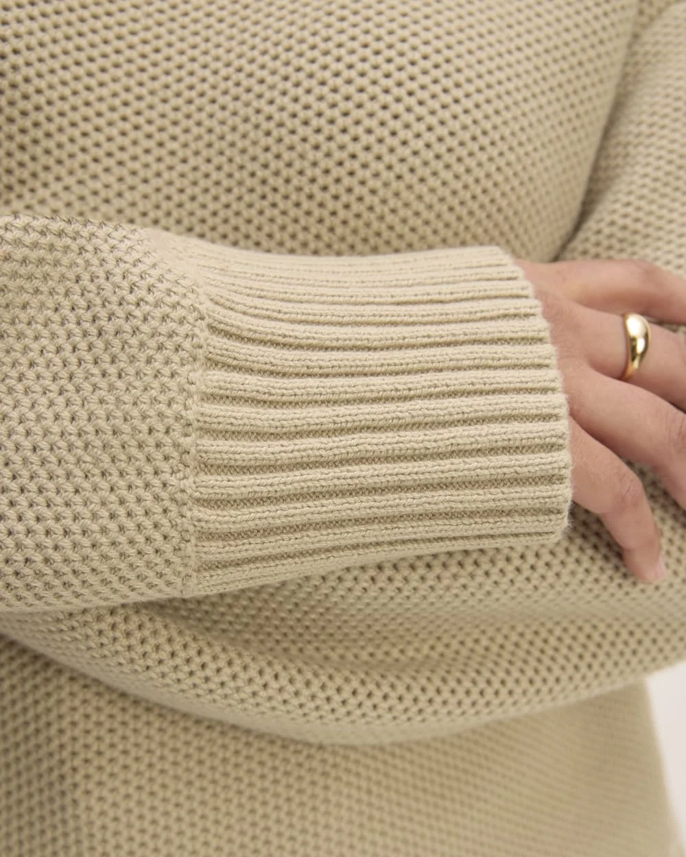 The Cotton Honeycomb Square Crew | Trench Coat Khaki (4)