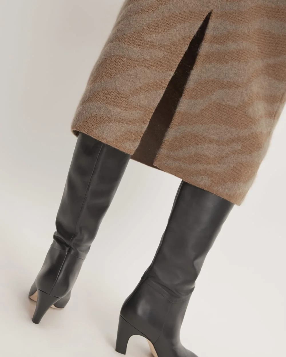 The Alpaca Tiger Jacquard Skirt | Camel / Medium Brown (4)