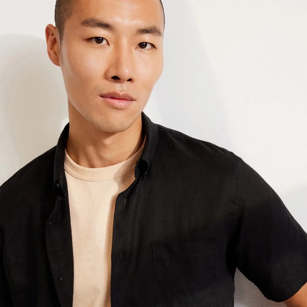 The Classic Short-Sleeve Shirt in Linen | Black (3)