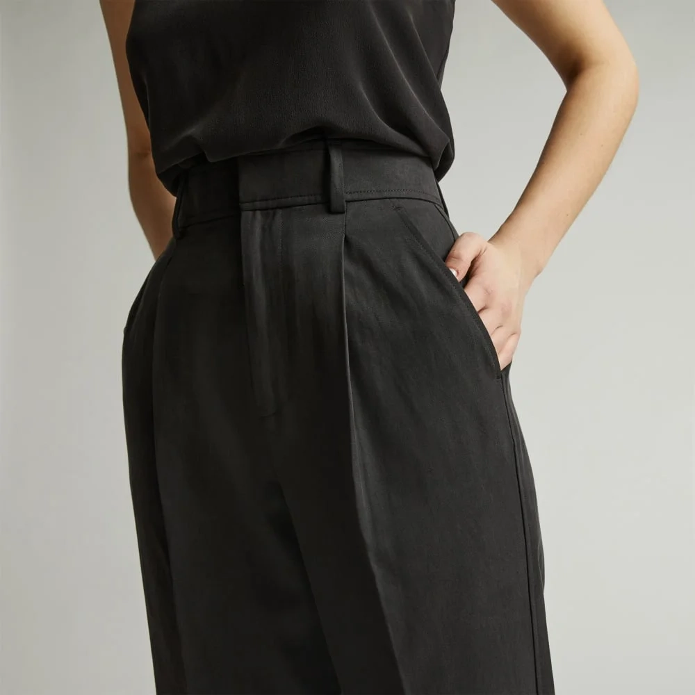 The Draper Tapered Pant in Buttersmooth | Black (4)