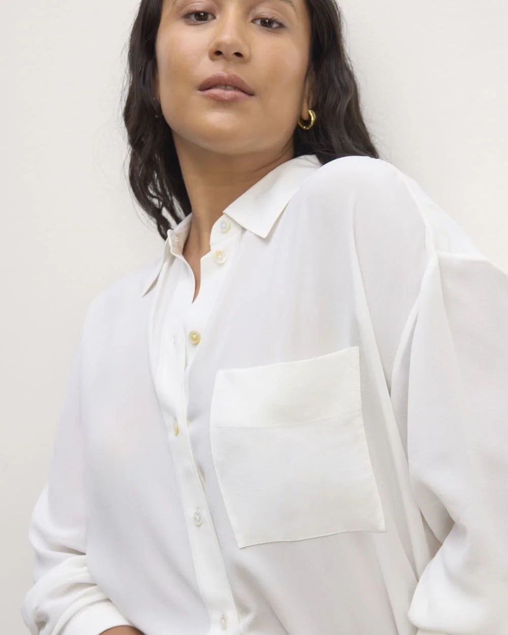 The Boyfriend Shirt in Washable Silk | Off-White (3)