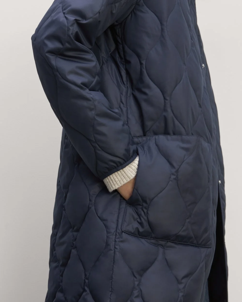 The Long Quilted Liner | Navy (3)