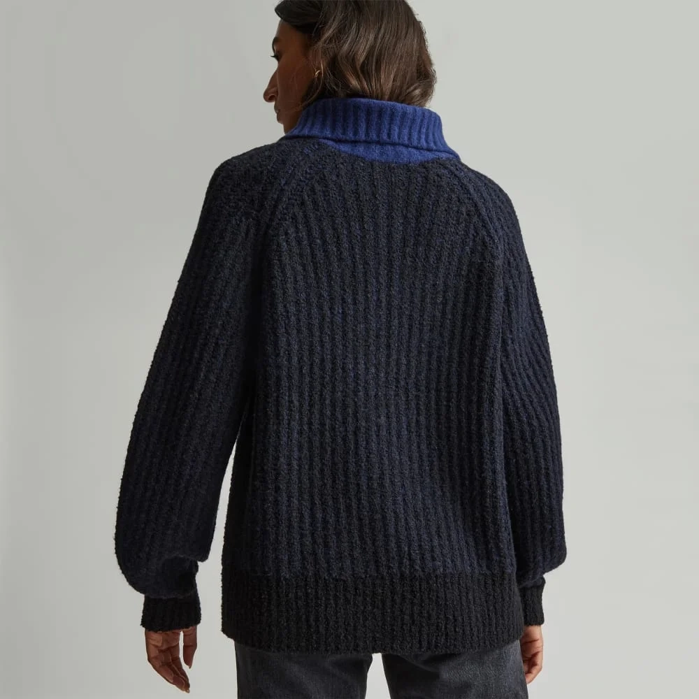 The Luxe Teddy Oversized Half Zip Sweater | Black / Ocean Cavern (4)
