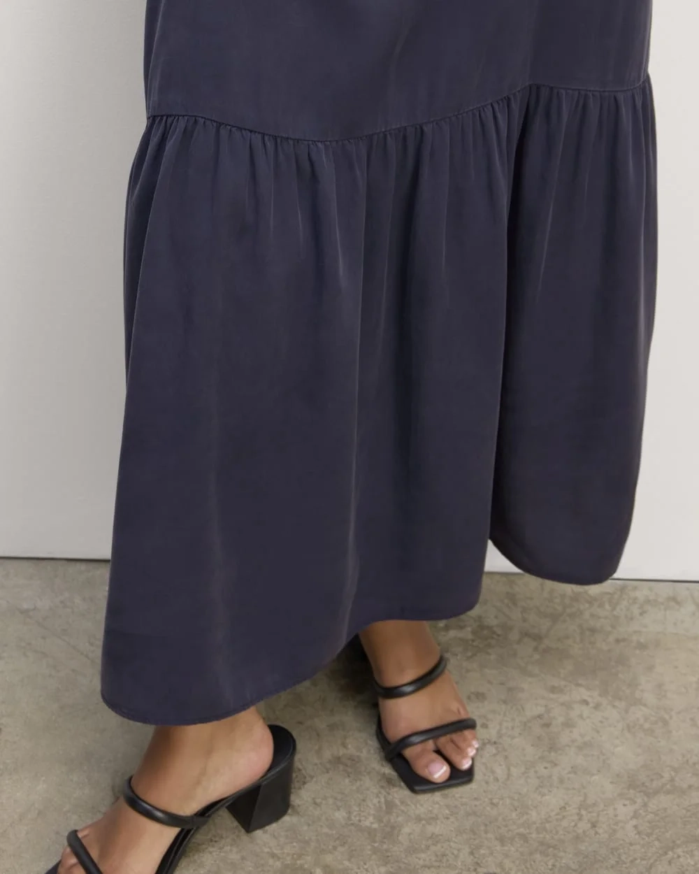 The Long Weekend Dress in Butterlite | Navy (3)