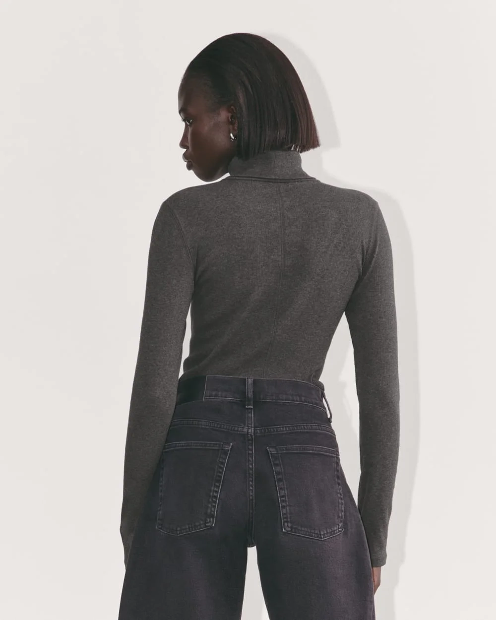 The Luxe Rib Turtleneck | Heathered Soot (4)