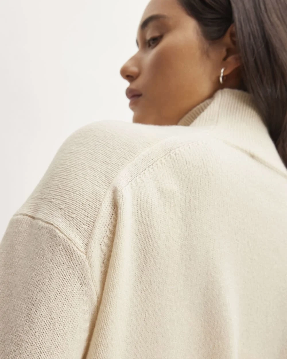 The Cashmere Oversized Turtleneck | Bone (6)