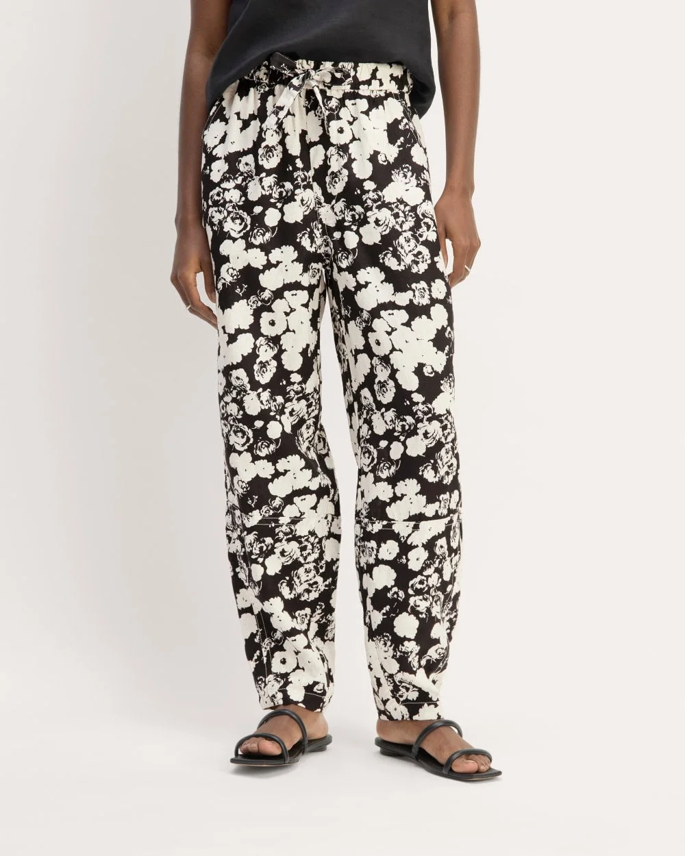 The Linen Pull-On Barrel Pant | Black / Bone Floral (5)